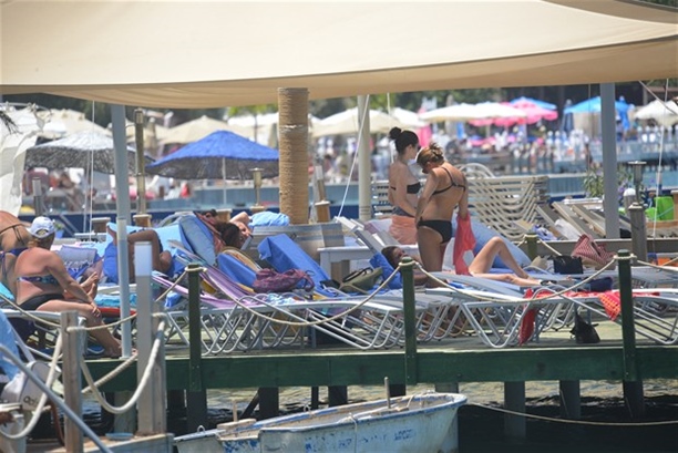 Simge Fıstıkoğlu Tatilde