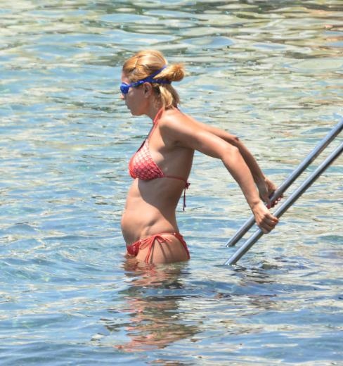 Ece Vahapoğlu tatilde!