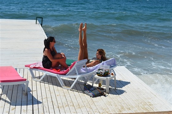 Tuğba Özay plaj kapattı!