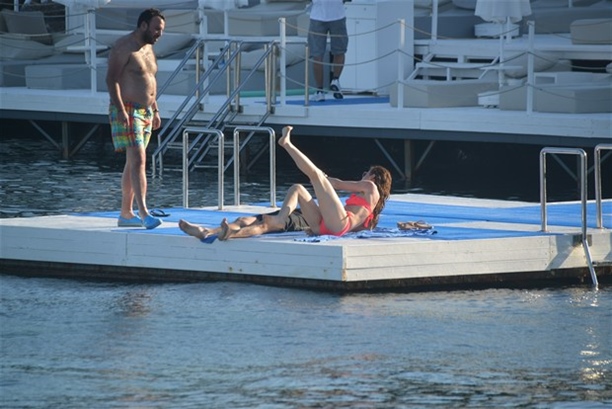 Gökçe Bahadır'ın tekne keyfi!