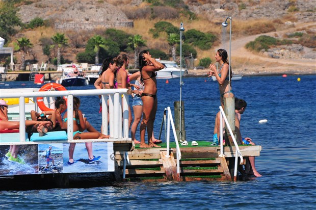 Sahra oyuncu olmak istiyor