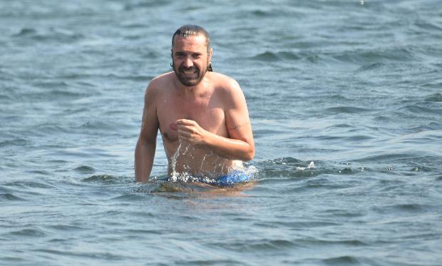 Halil Sezai de dudak dudağa 