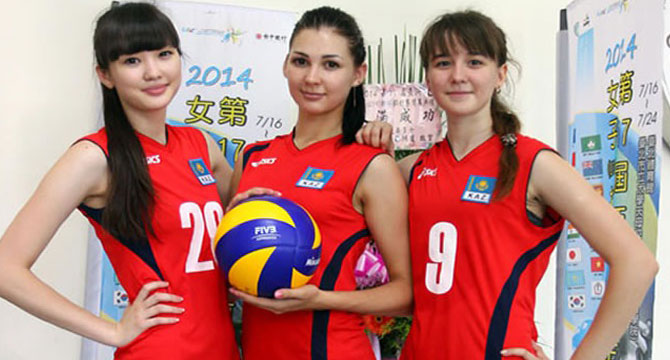 Kazak voleybolcu Altynbekova Sabina sosyal medyada gündem yarattı.