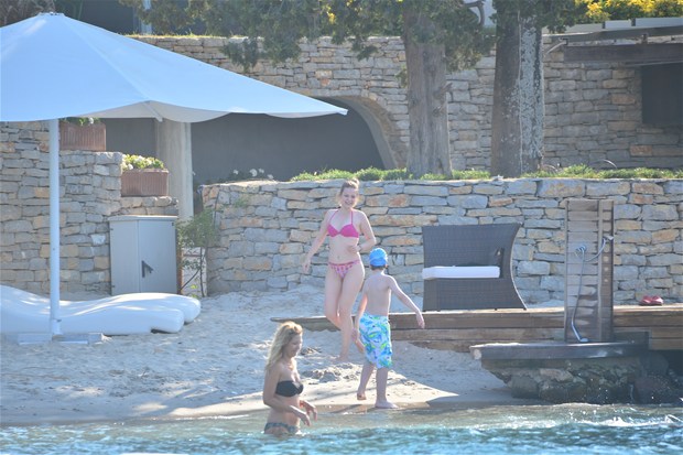 Sera Tokdemir oğluyla tatilde