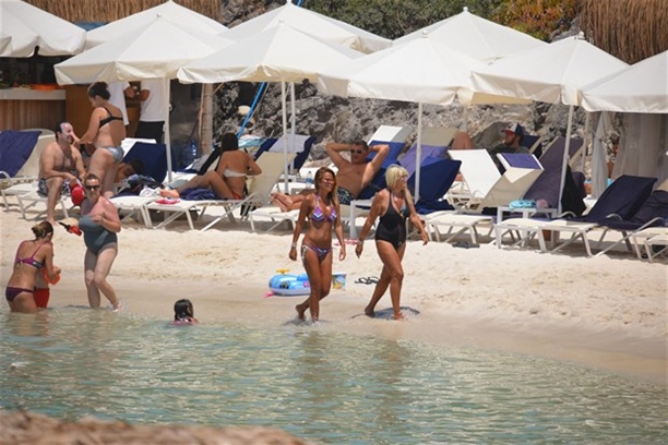 Özlem Yıldız Bodrum Plajlarını Podyuma çevırdi