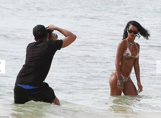 Rihanna sahilde!