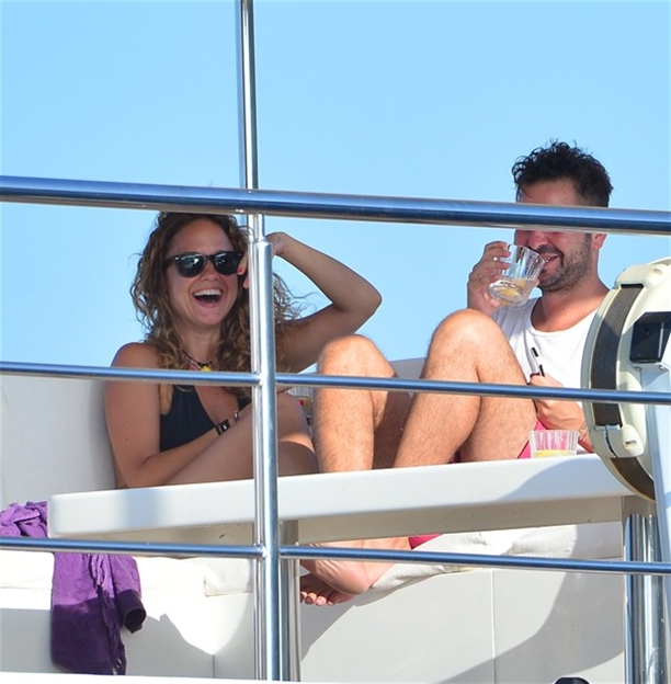 Ayşe Özyılmazel'in tekne keyfi!