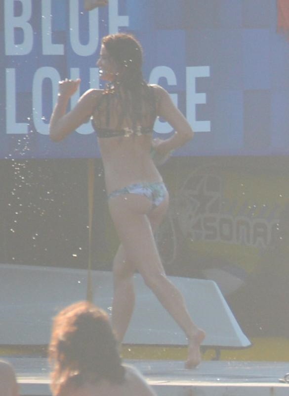 Özge Özpirinçci kucakta!