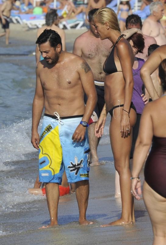 Halk plajının yıldızları; Çağla Şıkel ve Emre Altuğ