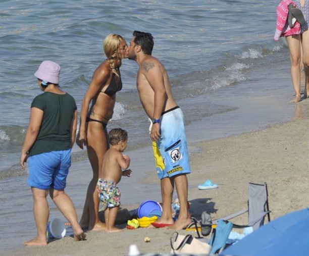 Halk plajının yıldızları; Çağla Şıkel ve Emre Altuğ