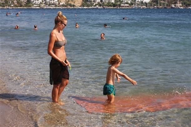 Gamze Özçelik oğluyla tatilde!