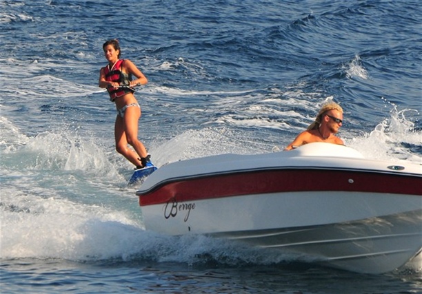 Berrak Tüzünataç şov yaptı!