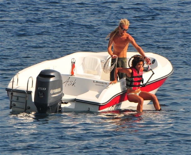 Berrak Tüzünataç şov yaptı!