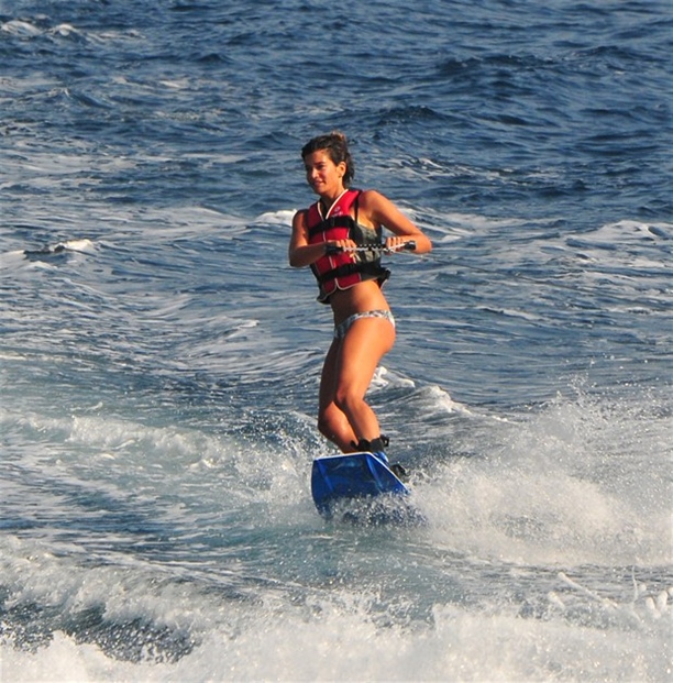 Berrak Tüzünataç şov yaptı!