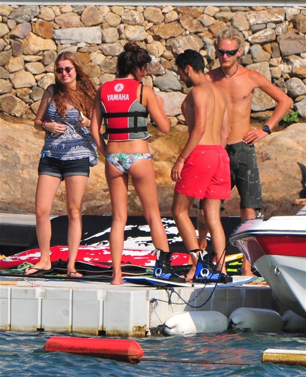 Berrak Tüzünataç şov yaptı!