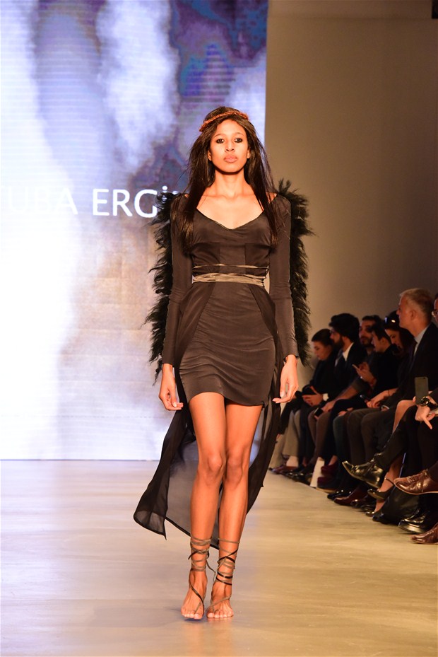 Tuba Ergin'den seksi doğu defilesi