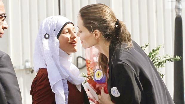 Angelina Jolie Mardin'e geldi