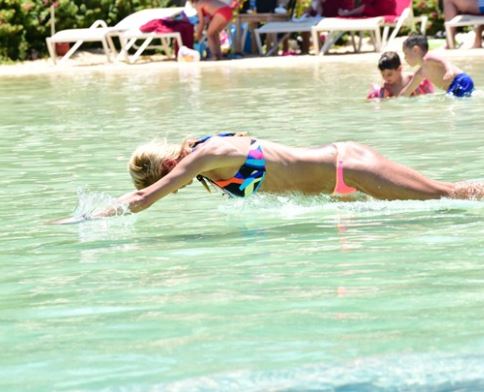 Çağla Şikel Tatilde