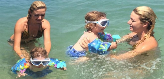 Petek Ertüre oğluyla tatil yapıyor