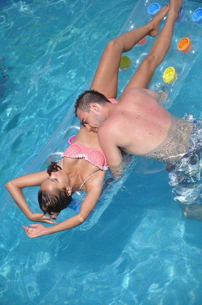 Pelin Sönmez Bikinili