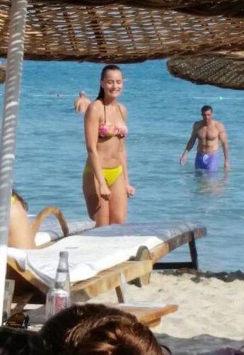 Fahriye Evcen Bikinili