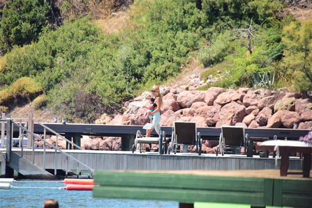 Şeyda Coşkun Bikinili