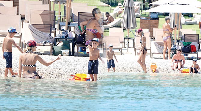 Çağla’nın tercihi tanga bikini