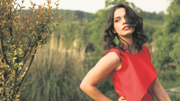 Tatlı Küçük Yalancı Açelya: Beste Kökdemir