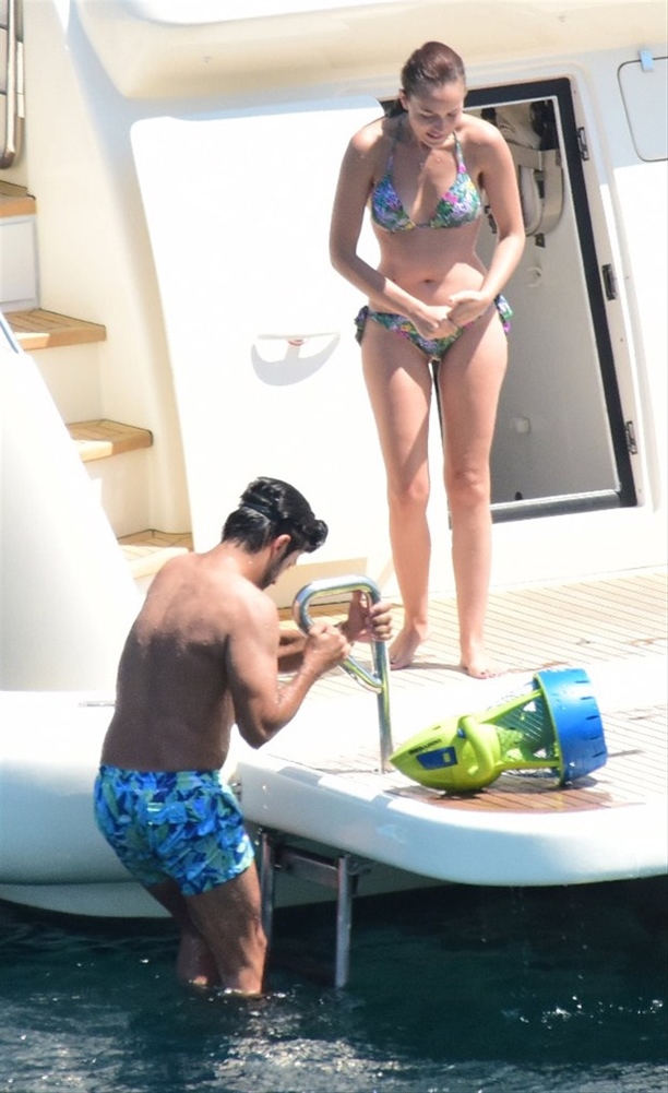 Fahriye Evcen Bikinili