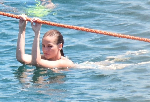 Fahriye Evcen Bikinili