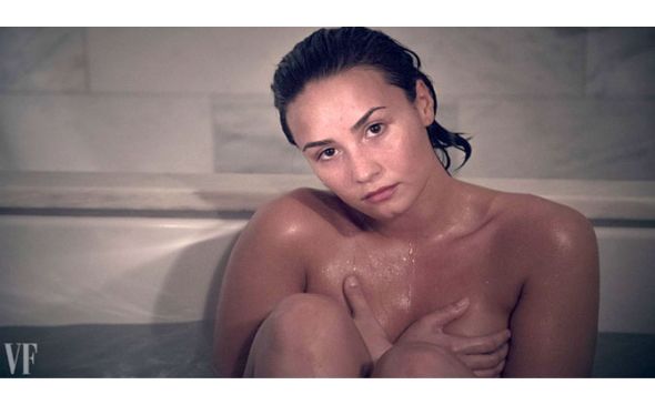 Demi Lovato çırılçıplak