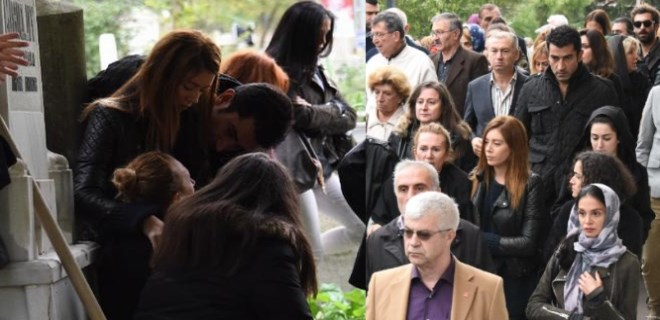 Kenan İmirzalıoğlu Sinem Kobal'ı yalnız bırakmadı