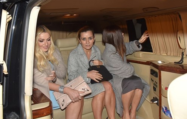 Hadise soğuğa dayanamadı!
