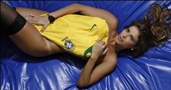 Dünya Kupası için Soyundu(Dany Bananinha)