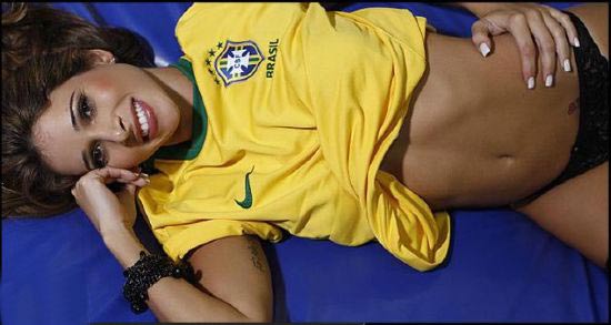 Dünya Kupası için Soyundu(Dany Bananinha)