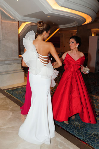 Özge Ulusoy'un frikik telaşı