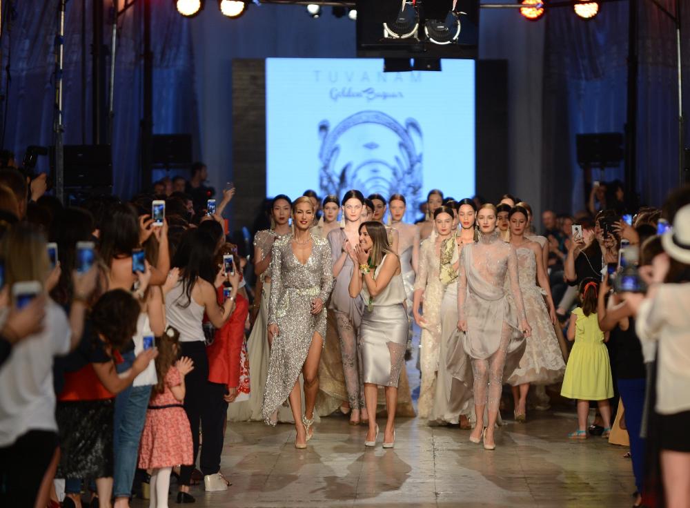 “Golden Bazaar”Defilesi